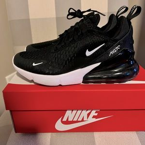 NIB Nike AirMax 270 youth size 5 black w/white